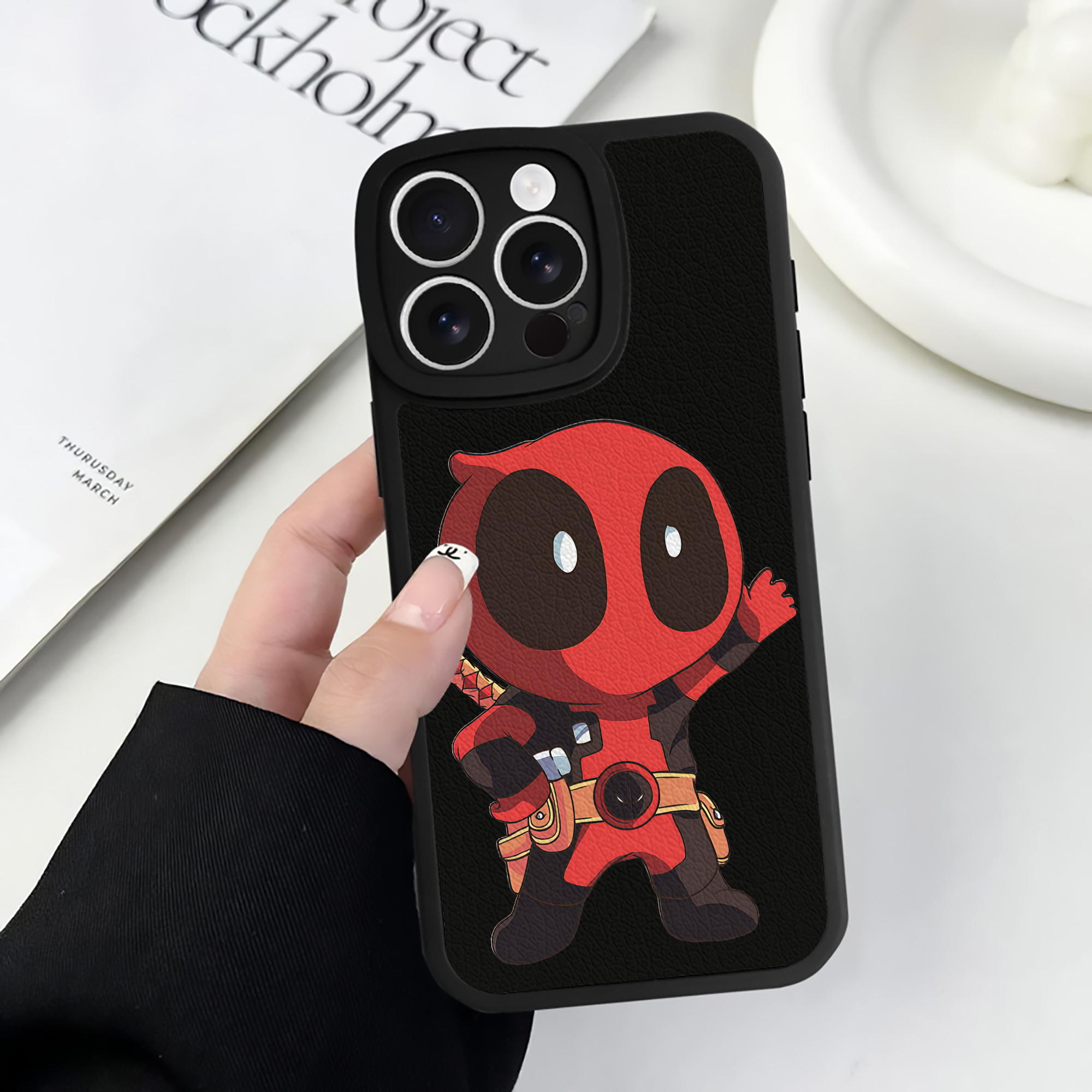 （画像用） Deadpool デッドプール 【iPhone 16シリーズ対応】シリコンスマホケース（レザー調） 材質：シリコン